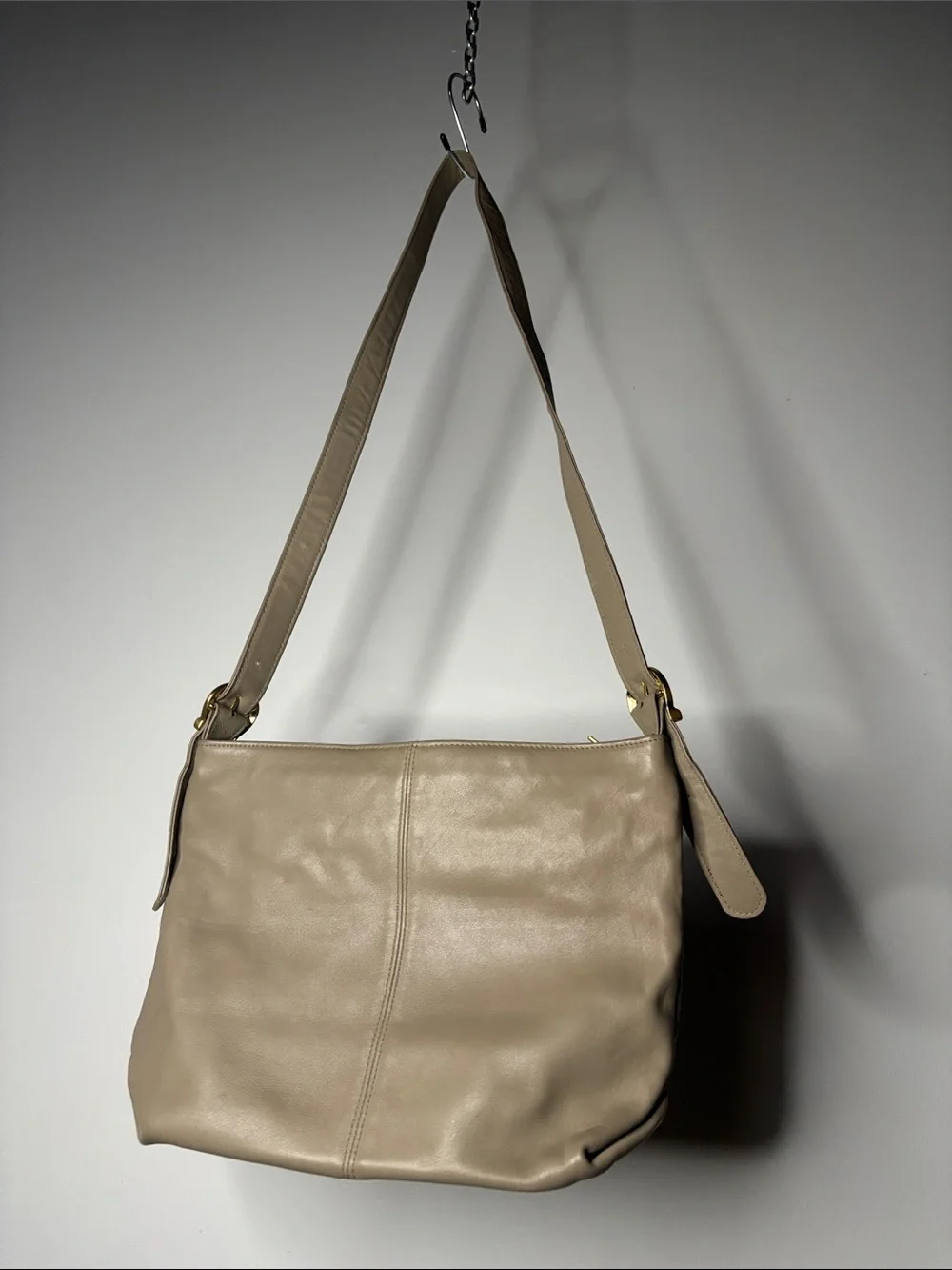 Stone Mountain Neutral Gray Leather Shoulder Bag Gold Hardware Vintage